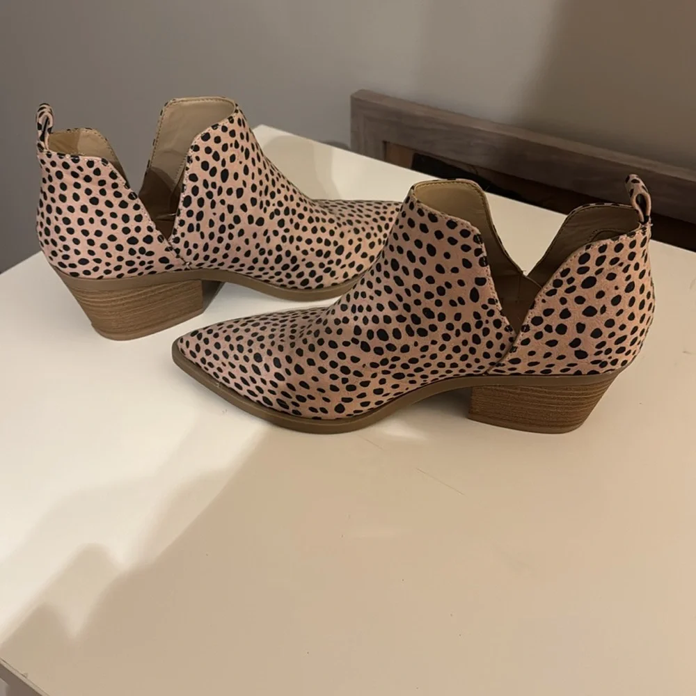 Universal Thread Leopard Booties - Picture 3 of 10